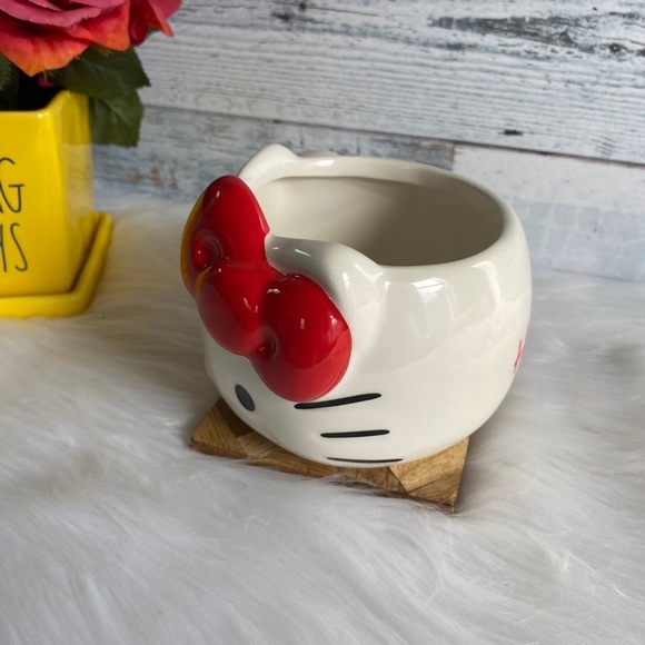 Hello Kitty 3D Sculpted Mug White Red Bowknot - Picture 4 of 6